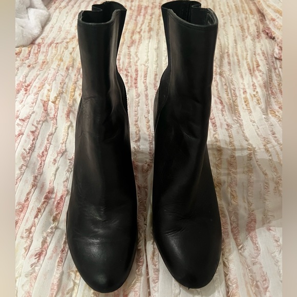 Slightly worn Dolce Vita Chelsea ankle boot - Picture 7 of 8